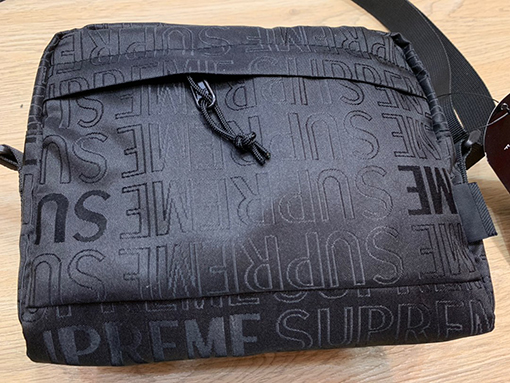 シュプリームスーパーコピー  Supreme ダークフラワーロゴジャカードショルダーバッグ