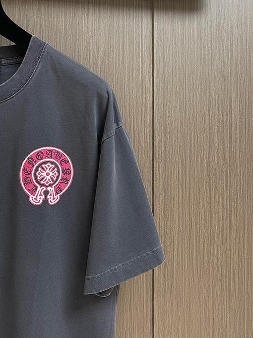 クロムハーツ レザーロゴフォームラウンドネック半袖Tシャツ