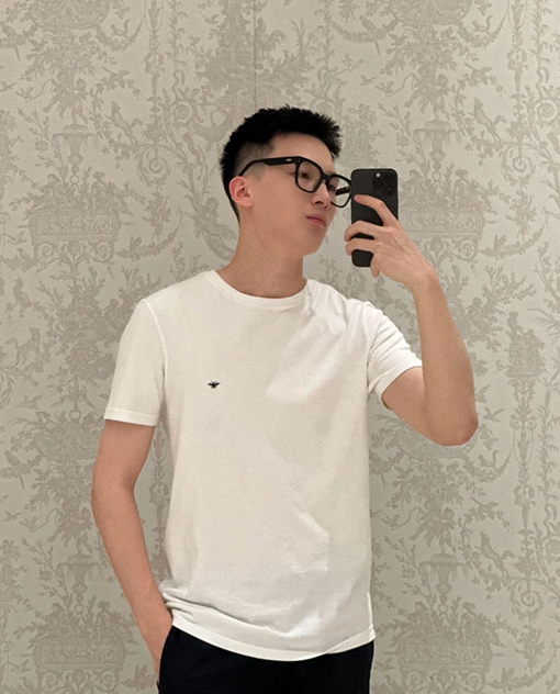 ディオールスーパーコピー  新しいシンプルでスタイリッシュな半袖Tシャツ