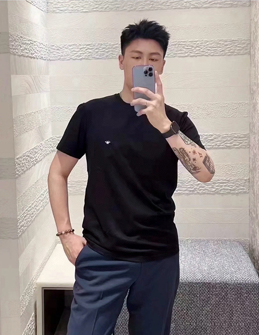 ディオールスーパーコピー  新しいシンプルでスタイリッシュな半袖Tシャツ