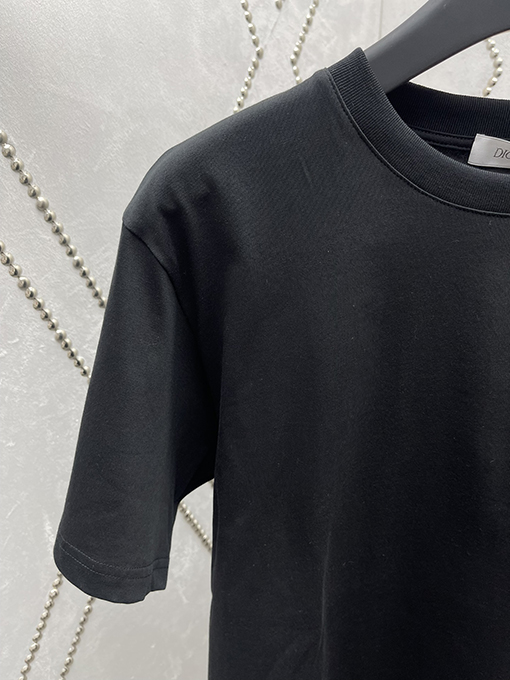 ディオールスーパーコピー  新しいシンプルでスタイリッシュな半袖Tシャツ