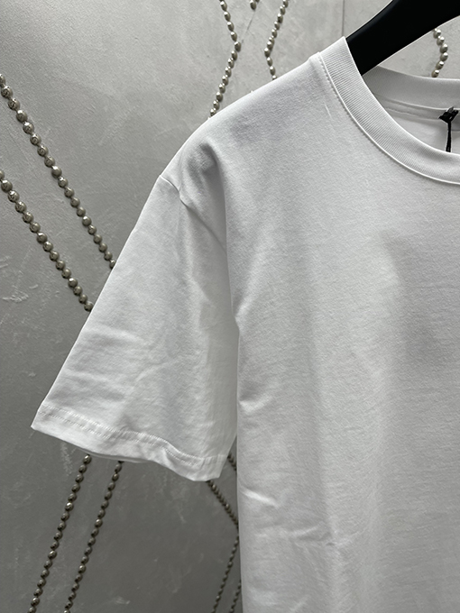 ディオールスーパーコピー  新しいシンプルでスタイリッシュな半袖Tシャツ