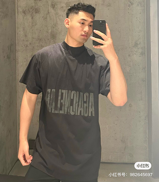 バレンシアガコピー 新しい逆字脱色プリント半袖Tシャツ