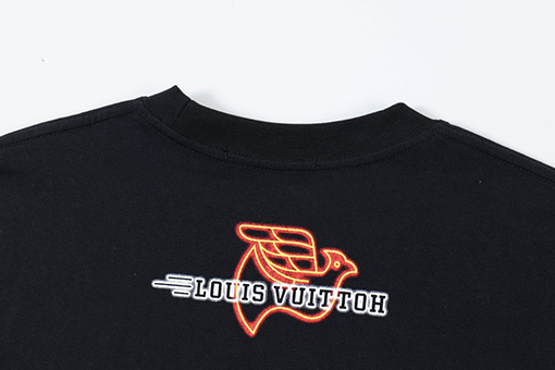 ルイヴィトンスーパーコピー  ロゴ刺繍クラシックラウンドネック半袖Tシャツ