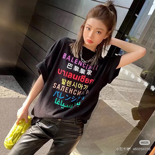 バレンシアガコピー 7つの言語のテキストプリントTシャツ半袖シャツ