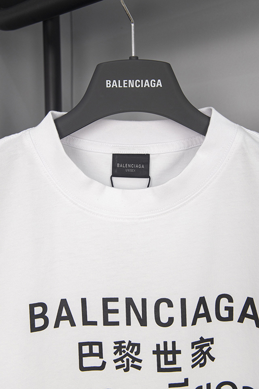 バレンシアガコピー 7つの言語のテキストプリントTシャツ半袖シャツ