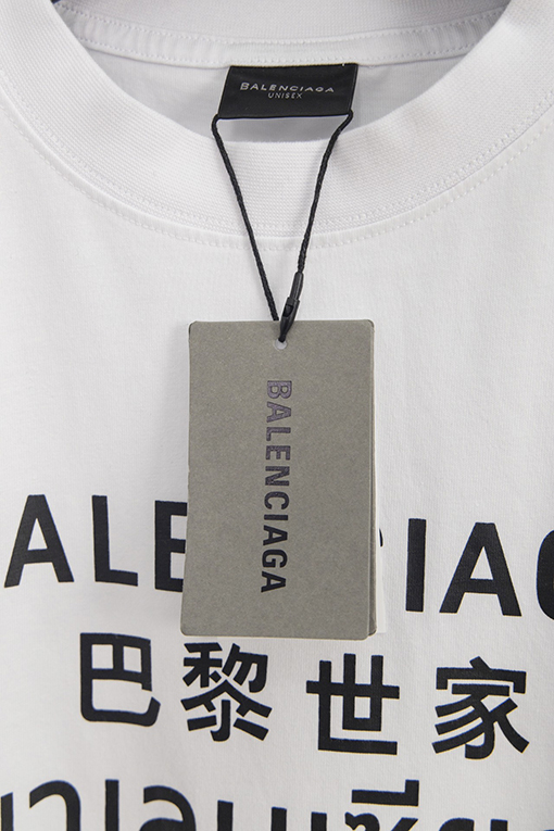 バレンシアガコピー 7つの言語のテキストプリントTシャツ半袖シャツ