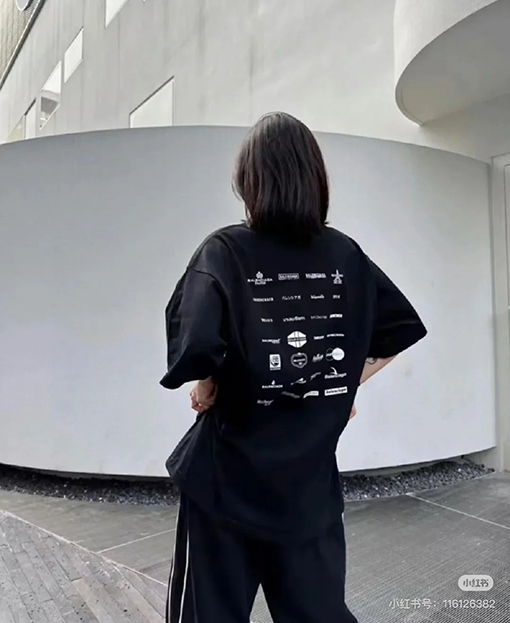 バレンシアガコピー フルプリントロゴ半袖Tシャツ