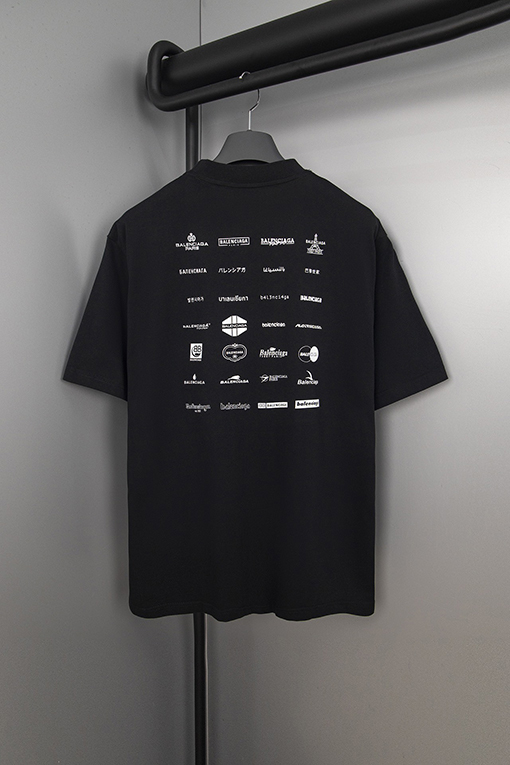 バレンシアガコピー フルプリントロゴ半袖Tシャツ
