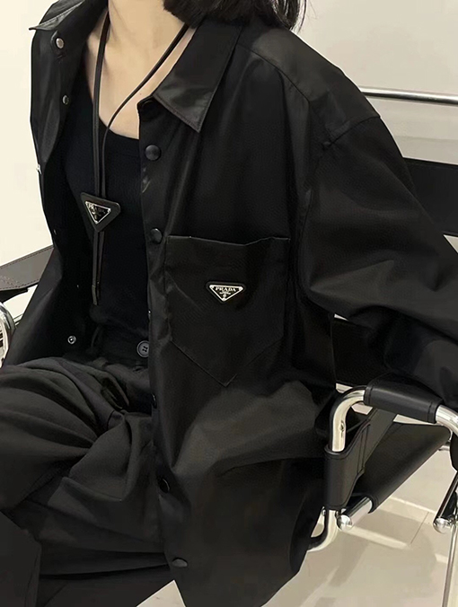 プラダ 三角マークナイロン長袖シャツジャケット