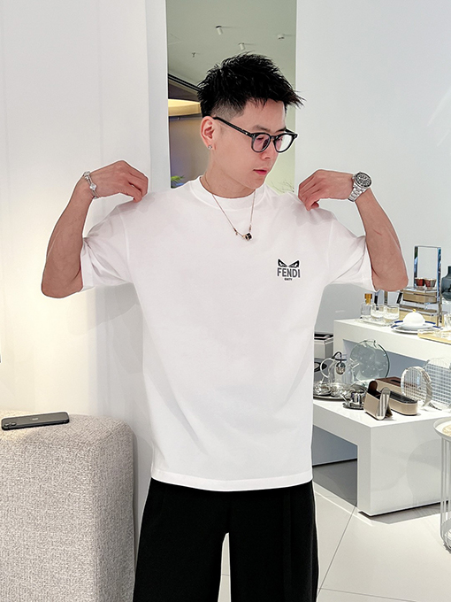 フェンディスーパーコピー 新しいシリーズのロゴ半袖Tシャツ