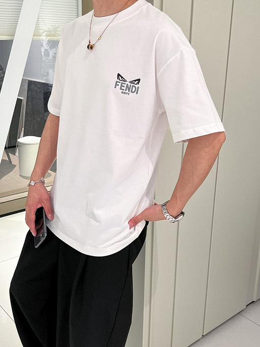 フェンディスーパーコピー 新しいシリーズのロゴ半袖Tシャツ