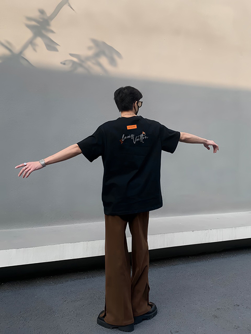 ルイヴィトン アルファベットロゴ刺繍半袖Tシャツ