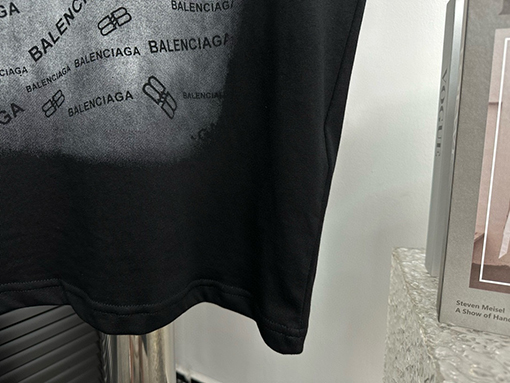 バレンシアガ Balenciaga グラデーションロゴプリント半袖Tシャツ
