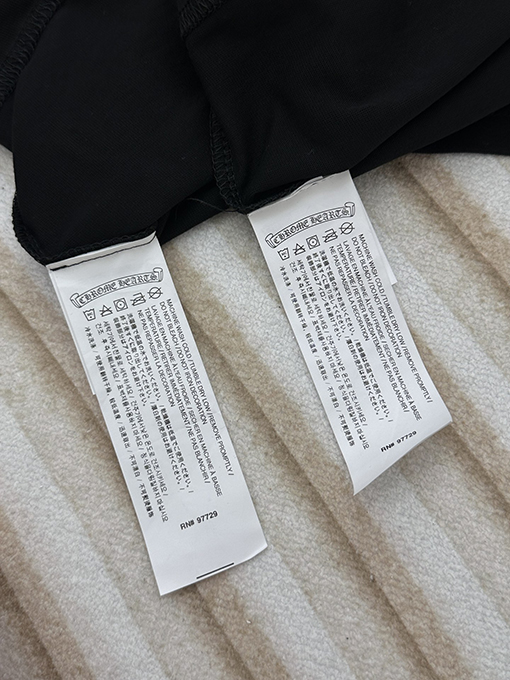 クロムハーツ  スタイリッシュなゴールドのキラキラ半袖Tシャツ