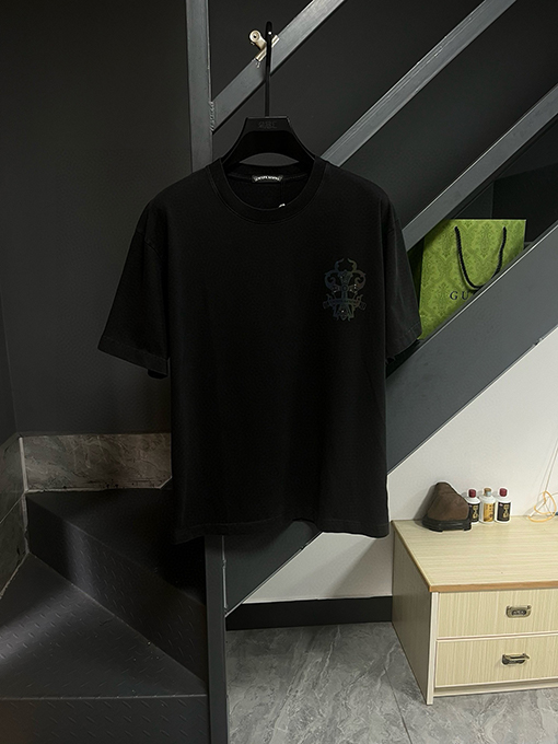 クロムハーツスーパーコピー レザーロゴフォームラウンドネック半袖Tシャツ