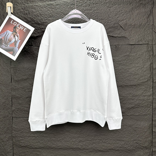 ルイヴィトン  新しいアルファベットロゴのクルーネックパーカー