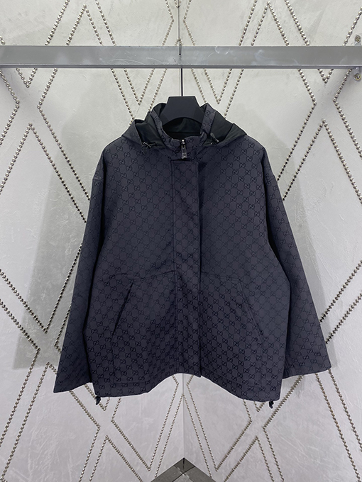 グッチ 新しい両面GGキャンバスジャケット