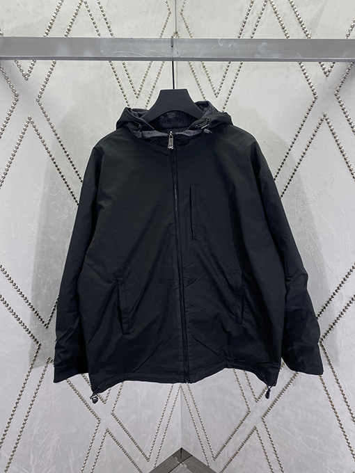 グッチ 新しい両面GGキャンバスジャケット