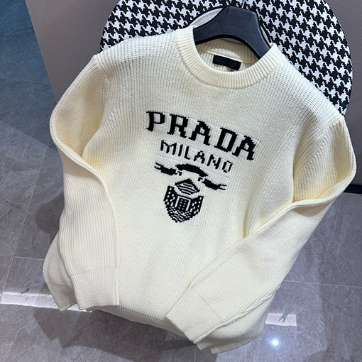 プラダスーパーコピー ジャカード柄ロゴプルオーバークルーネックセーター