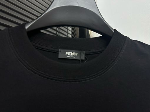 フェンディスーパーコピー ロゴラインプリントTシャツ半袖Tシャツ