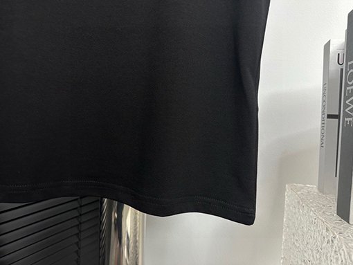 フェンディスーパーコピー ロゴラインプリントTシャツ半袖Tシャツ