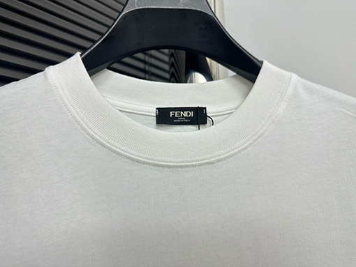 フェンディスーパーコピー ロゴラインプリントTシャツ半袖Tシャツ