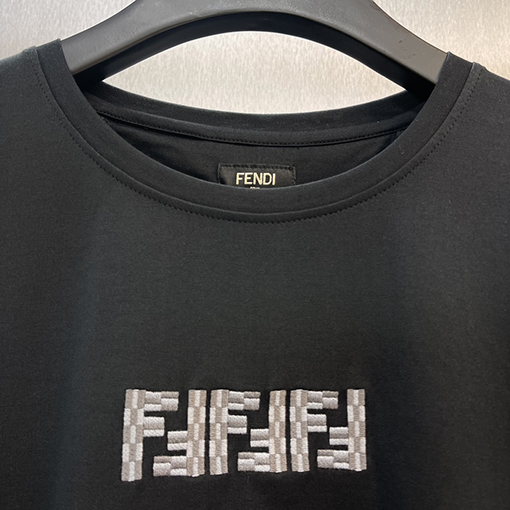 フェンディスーパーコピー 刺繍半袖ラウンドネックTシャツ