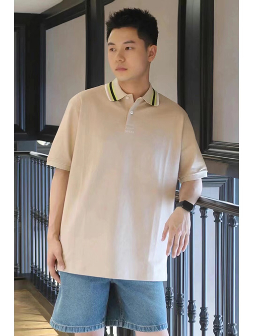 グッチ 胸ポケットのミニ刺繍ロゴ入りショートスリーブTシャツ