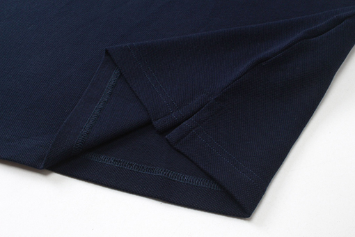 グッチ 胸ポケットのミニ刺繍ロゴ入りショートスリーブTシャツ