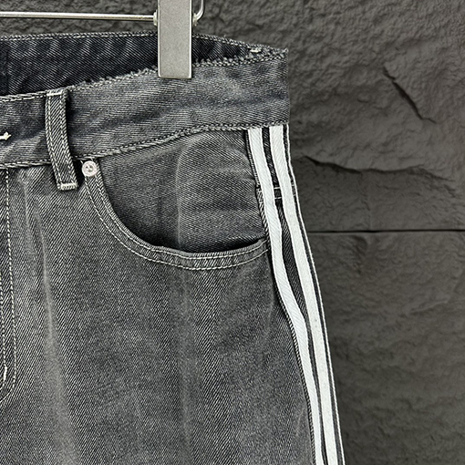 バレンシアガ 新しいリボンの古い穴のデニムパンツ