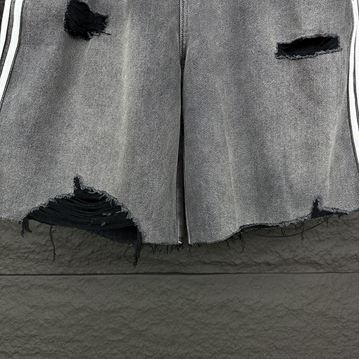 バレンシアガ 新しいリボンの古い穴のデニムパンツ