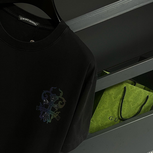 クロムハーツスーパーコピー レザーロゴフォームラウンドネック半袖Tシャツ