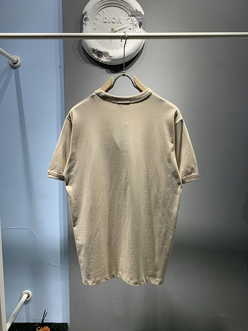 プラダ  新しいメタリックトライアングルロゴTシャツ