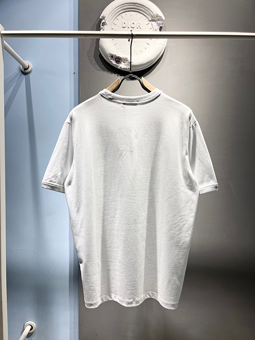 プラダ  新しいメタリックトライアングルロゴTシャツ