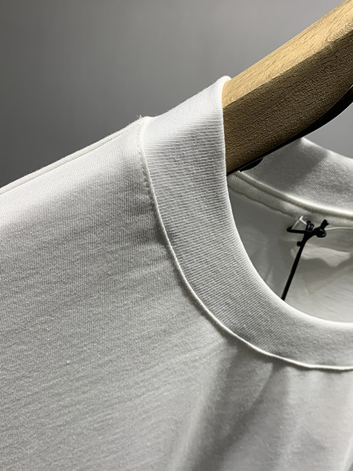 プラダ 新しいSavoyノット刺繍Tシャツ