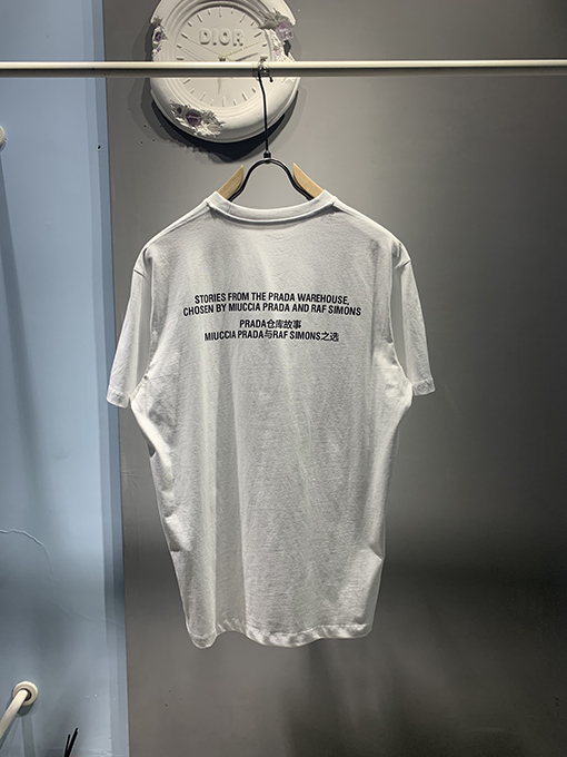プラダコピー 新しいsphere ll倉庫ストーリーTシャツ