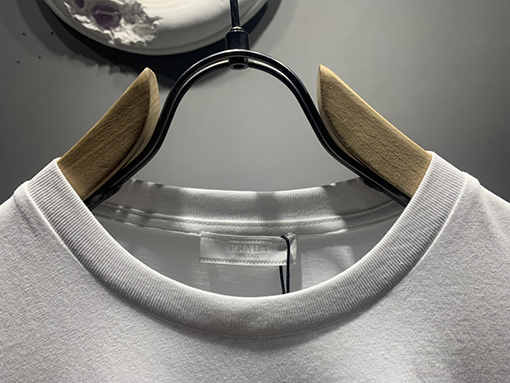 プラダコピー 新しいsphere ll倉庫ストーリーTシャツ