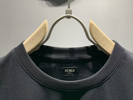 フェンディ 新しいポケットジッパーTシャツ