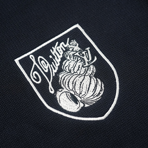 ルイヴィトン 胸に刺繍されたダイヤモンドボタンのクルーネックセーター