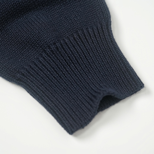 ルイヴィトン 胸に刺繍されたダイヤモンドボタンのクルーネックセーター