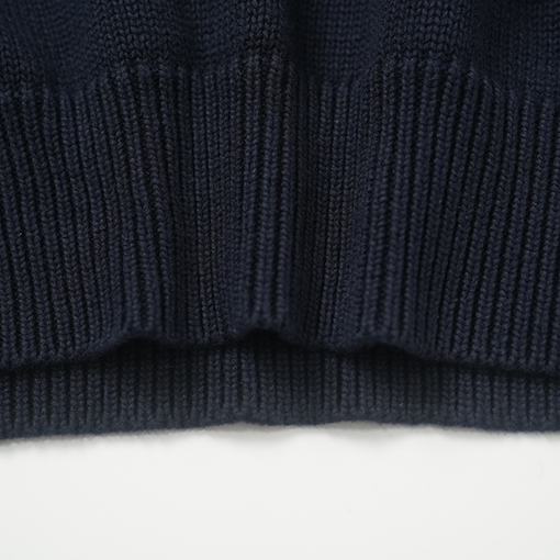 ルイヴィトン  胸に刺繍されたダイヤモンドボタンのクルーネックセーター