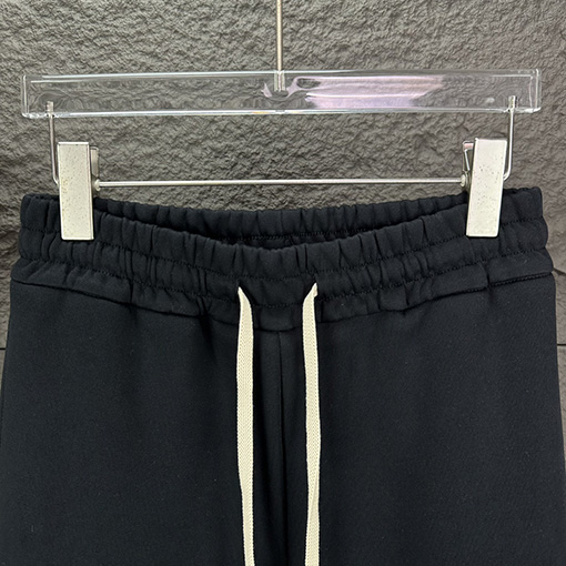 マルタンマルジェラ シンプルなデザインと刺繍パンツ