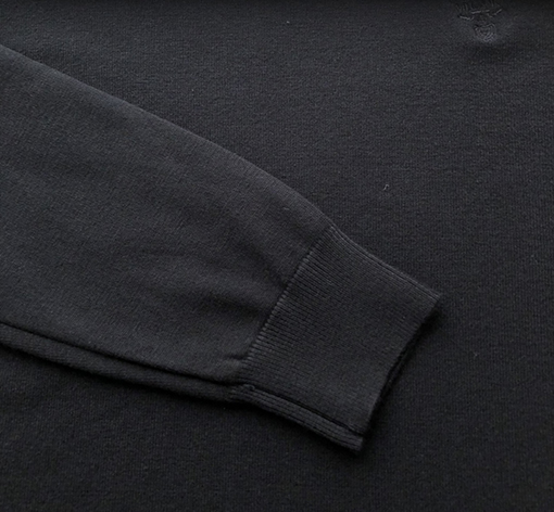 プラダ 小さな文字の刺繍ウールプルオーバーセーター