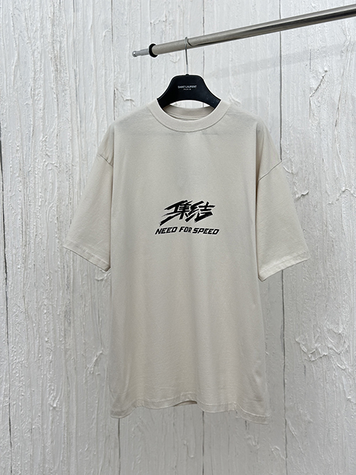 バレンシアガ  胸と背中にプリントされた半袖Tシャツ