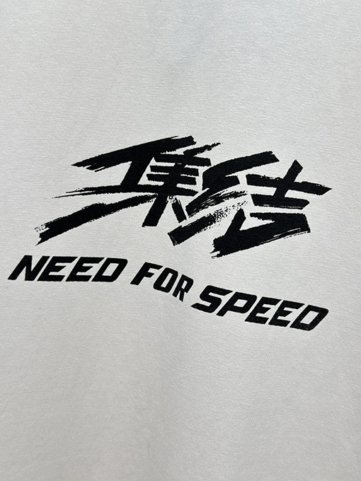バレンシアガ  胸と背中にプリントされた半袖Tシャツ