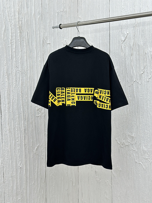 バレンシアガ  胸と背中にプリントされた半袖Tシャツ