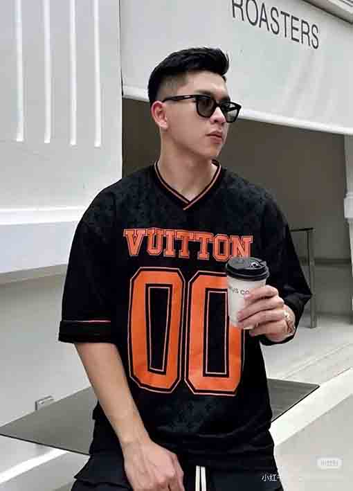 ルイヴィトンスーパーコピー  V ネックジャカード半袖Tシャツ