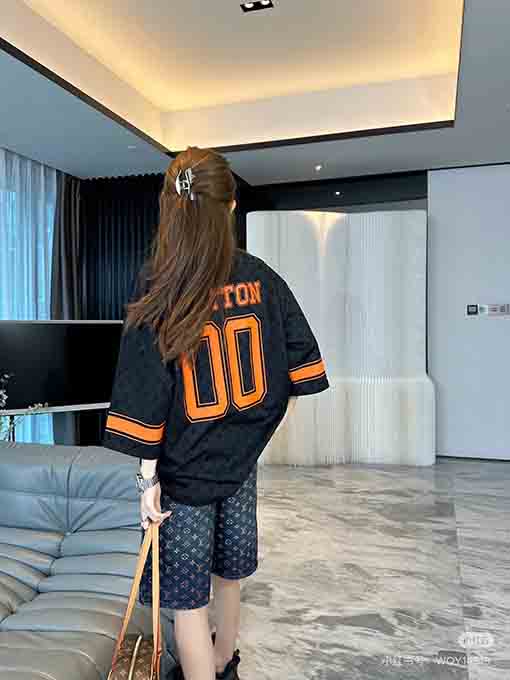 ルイヴィトンスーパーコピー  V ネックジャカード半袖Tシャツ