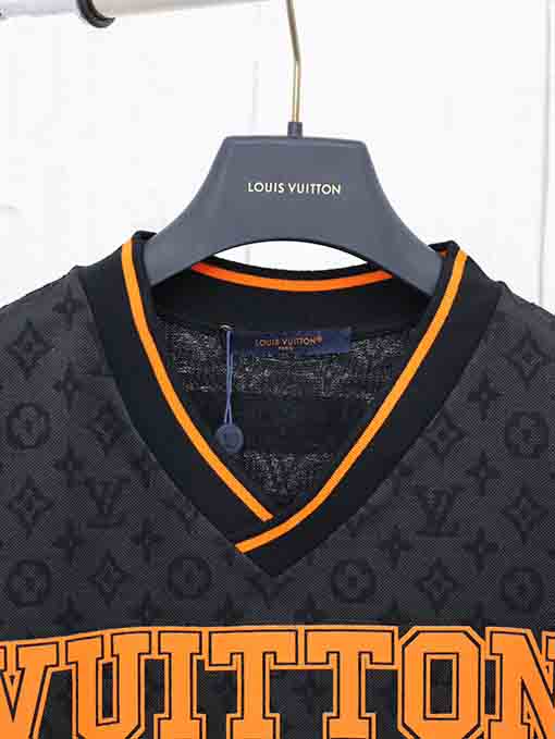 ルイヴィトンスーパーコピー  V ネックジャカード半袖Tシャツ